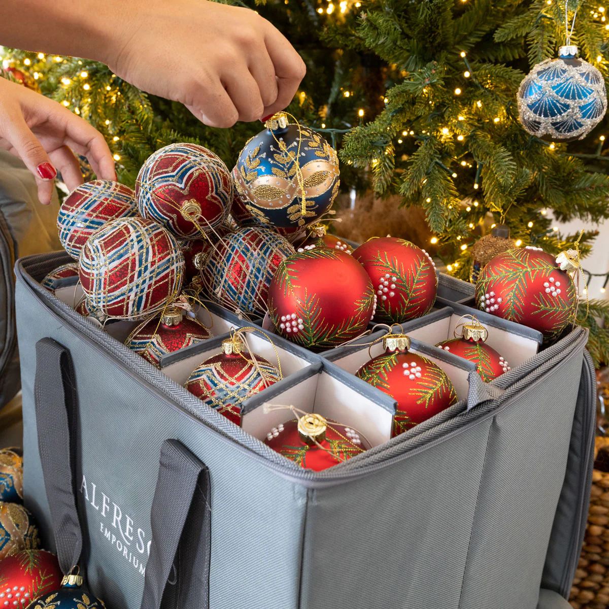 Christmas Ornaments Storage Bag - Image 4