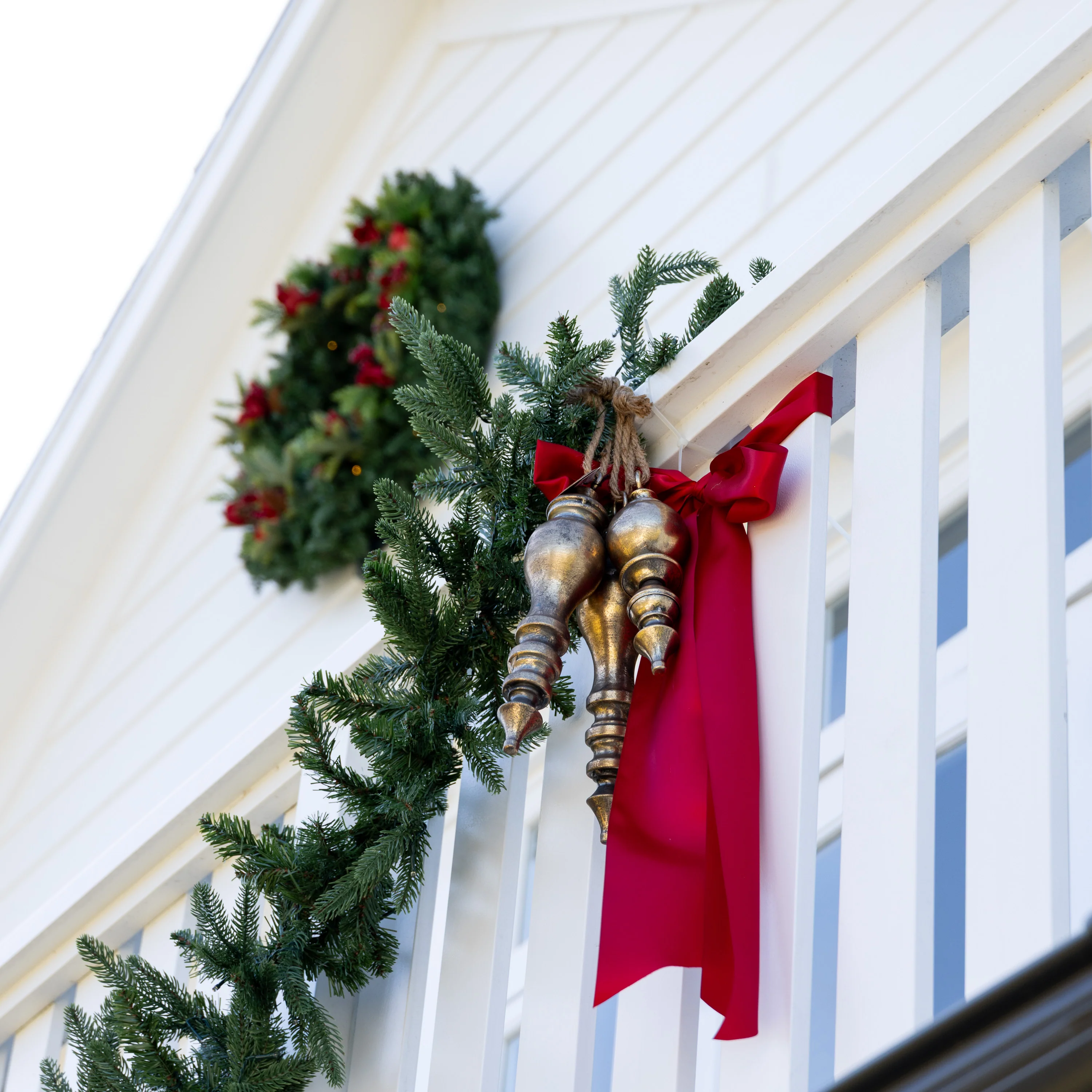 Giant Long Metal Hanging Ornaments (Gold) - Image 2