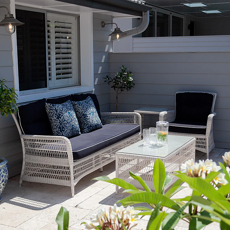 Hampton Outdoor 3 Seater Sofa White With Navy - Image 2