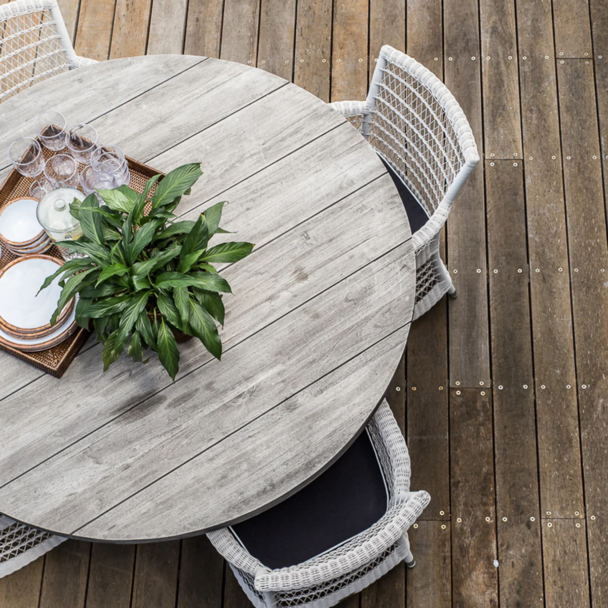 Hampton Outdoor Armchair White With Navy - Image 3
