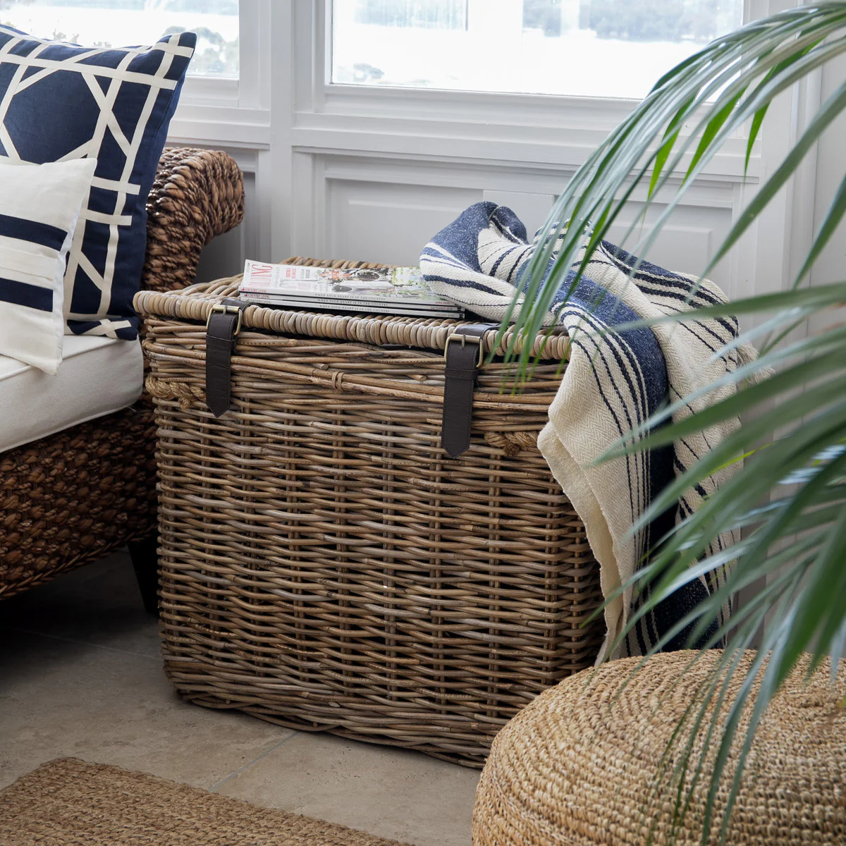 Kubu Trunk Side Table - Image 2