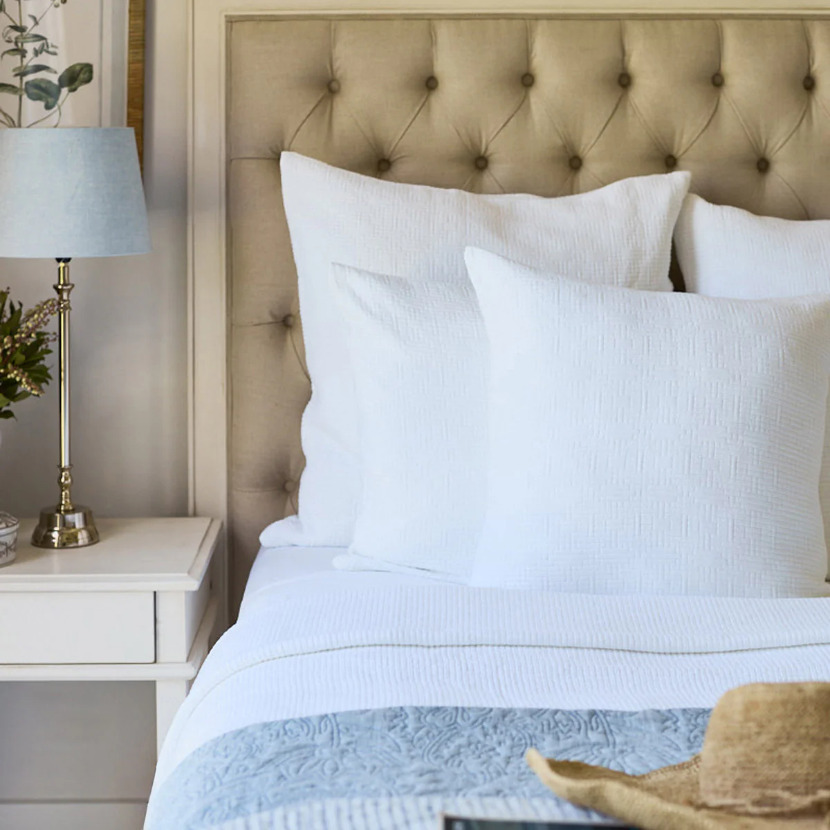 Lianto Bedding (White) - Image 2