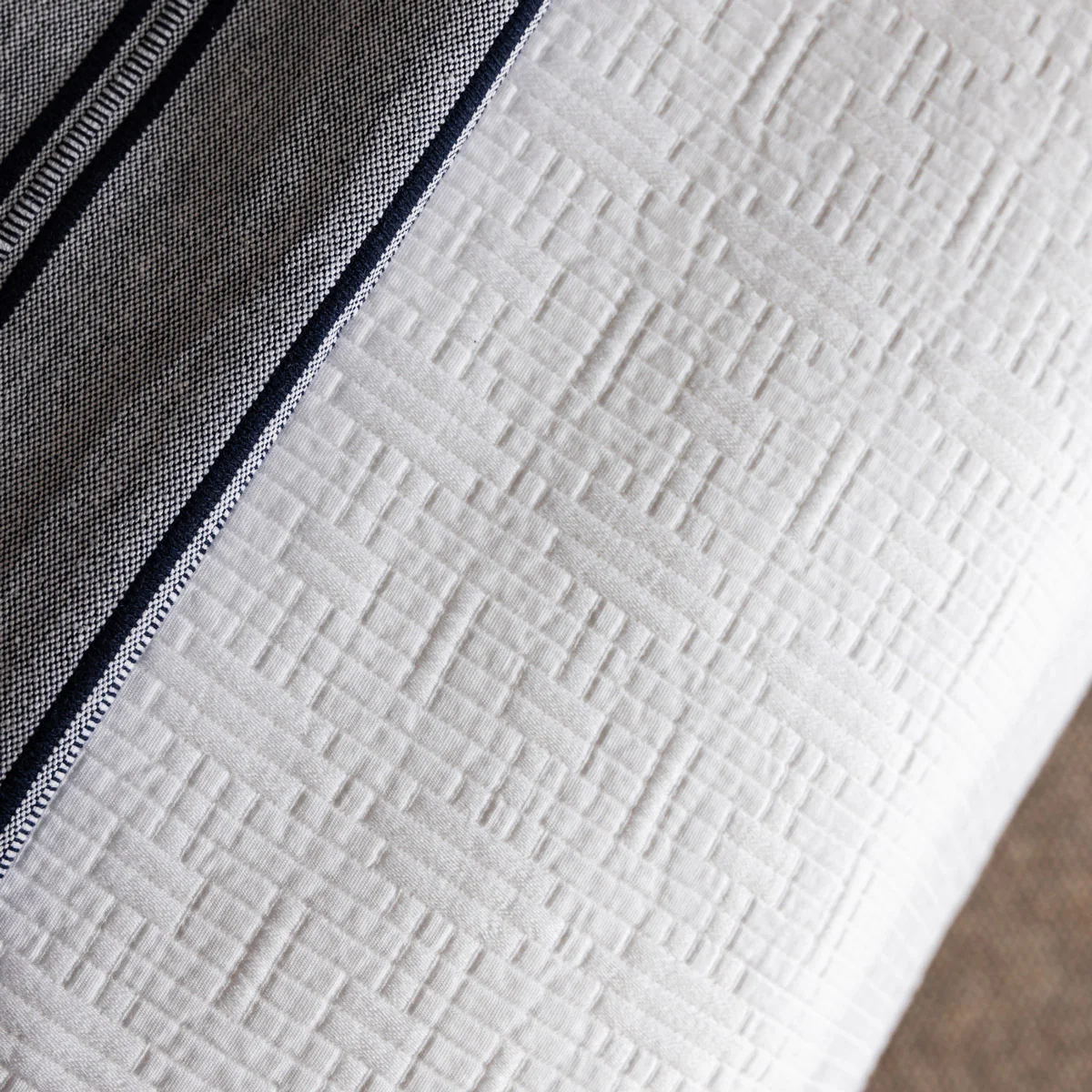 Lianto Bedding (White) - Image 4