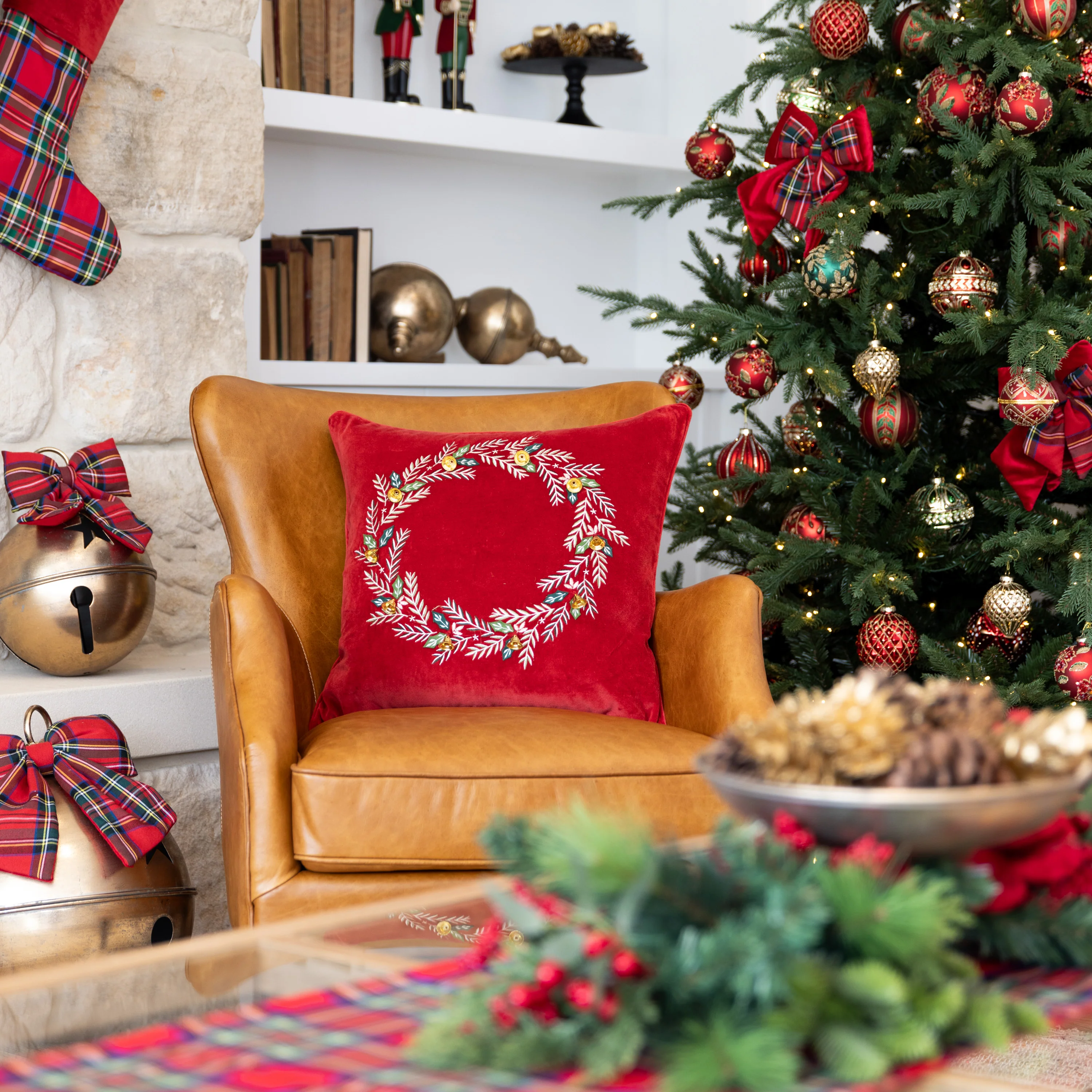 Wreath Velvet Cushion Cover (Red) - Image 2